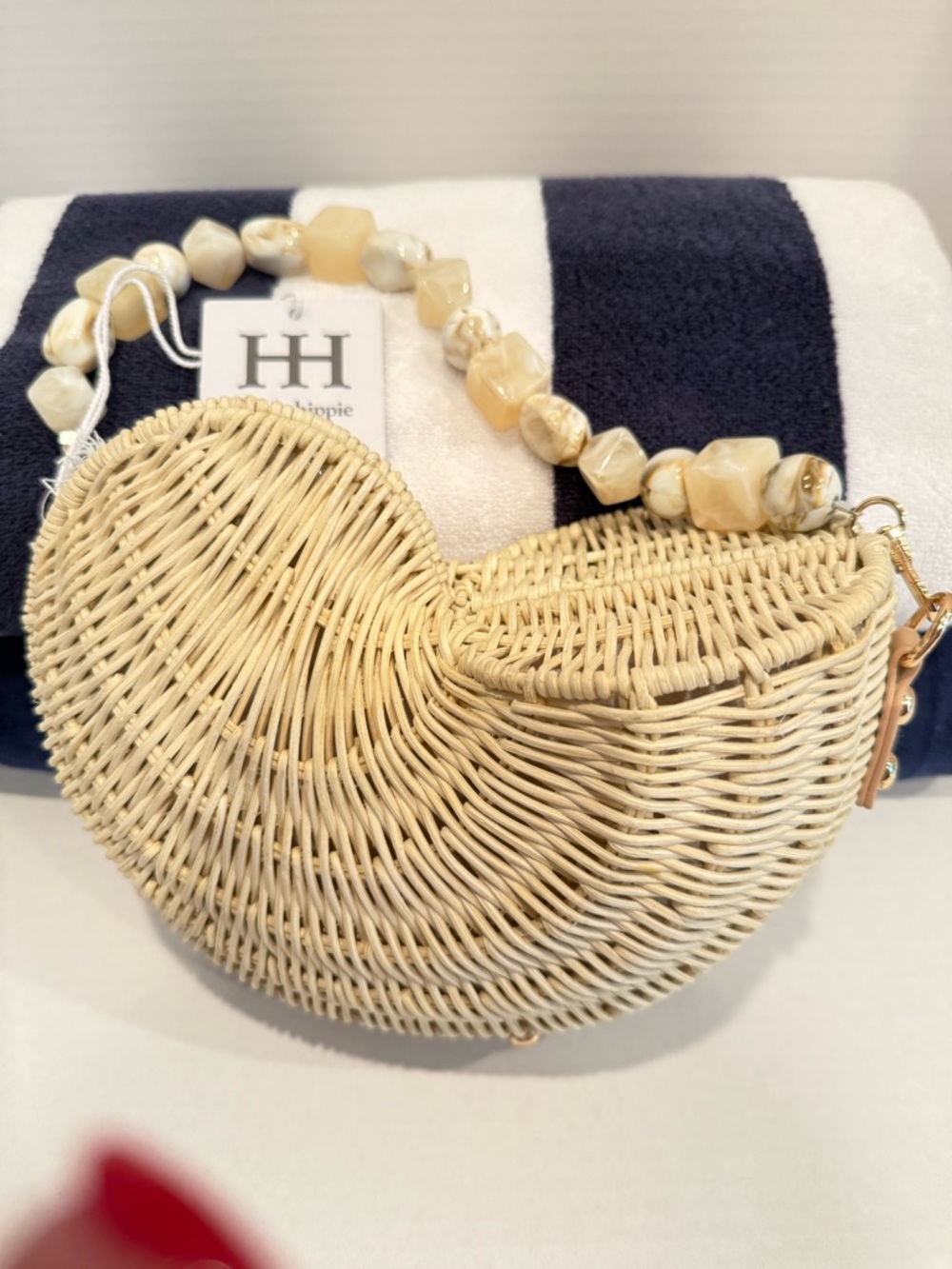 NEW Haute Hippie Conch Nautilus Cream Wicker with Pearl Beaded Handle - Picture 3 of 7